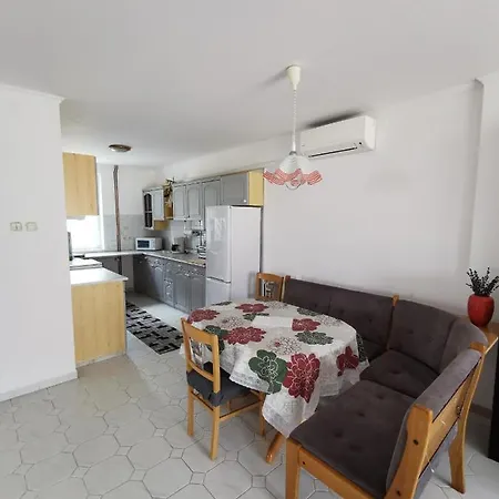 Apartment Forrás 2