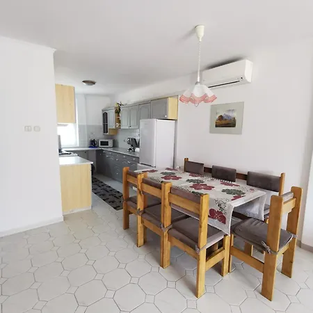 Forras 2 Apartment