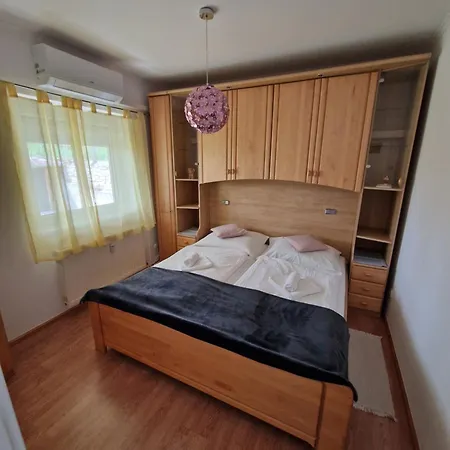 Apartament Forras 2 *